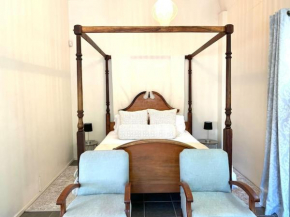 Hermanus 2 bed (Incl King bed) - Walk to the sea!